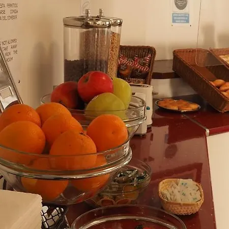 Ξενοδοχείο Montserrat 2*