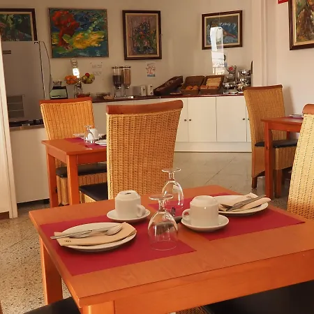 Montserrat Ξενοδοχείο Σίτζες