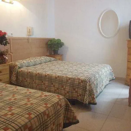 Ξενοδοχείο Montserrat 2*