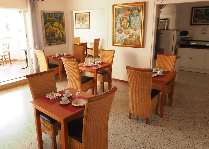 Montserrat 2* Sitges