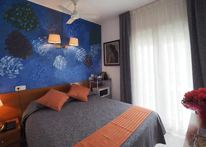 Montserrat 2* סיטגס