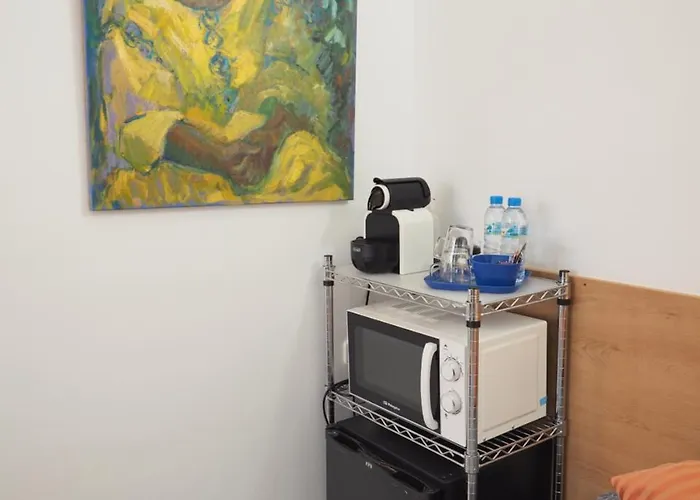 מלון Montserrat 2*